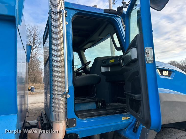 image for item ET6795 2014 Caterpillar CT660 dump truck