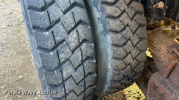 image for item ET6795 2014 Caterpillar CT660 dump truck