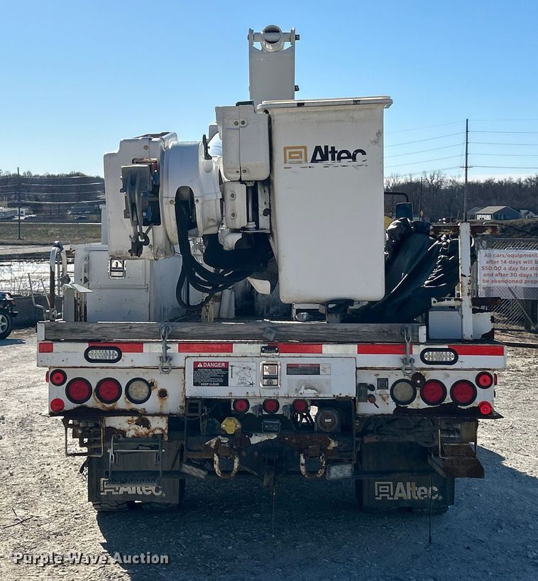 image for item ET6813 2012 Freightliner Business Class M2 bucket truck