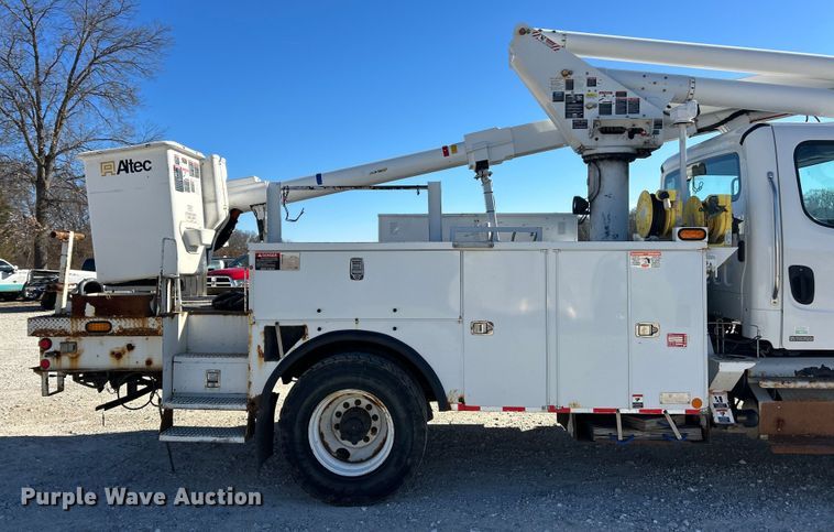 image for item ET6813 2012 Freightliner Business Class M2 bucket truck