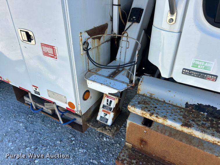 image for item ET6813 2012 Freightliner Business Class M2 bucket truck