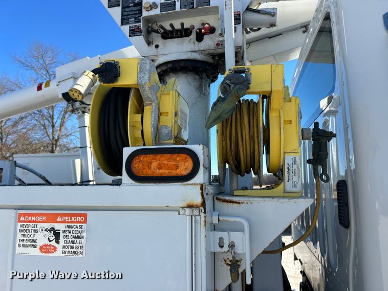 image for item ET6813 2012 Freightliner Business Class M2 bucket truck