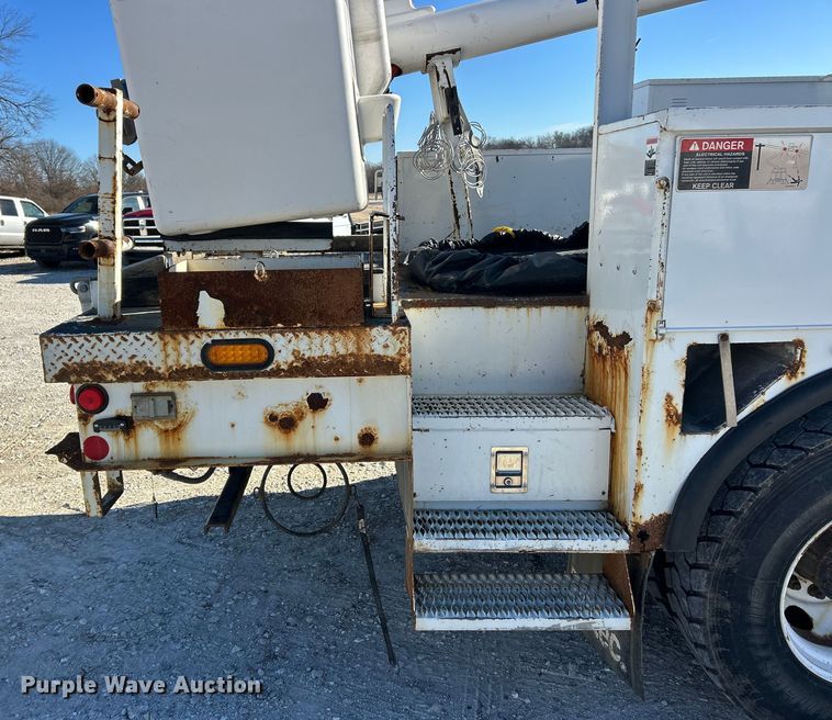 image for item ET6813 2012 Freightliner Business Class M2 bucket truck