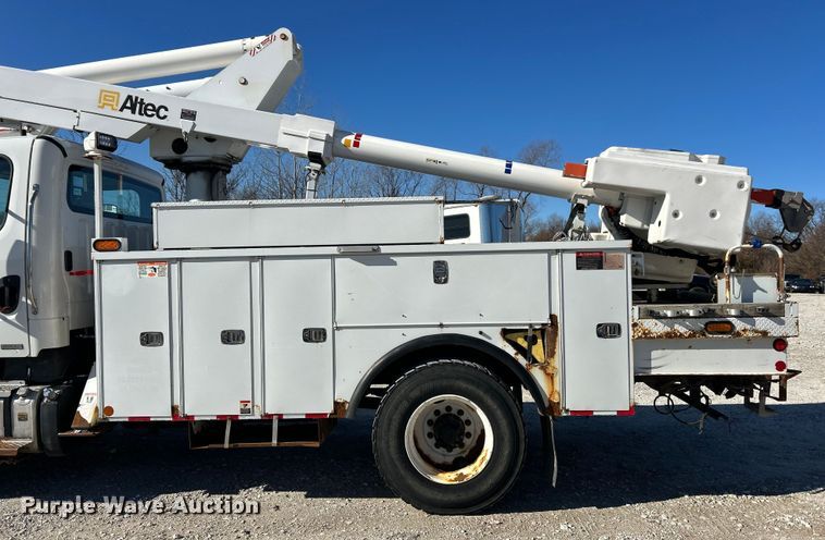 image for item ET6813 2012 Freightliner Business Class M2 bucket truck