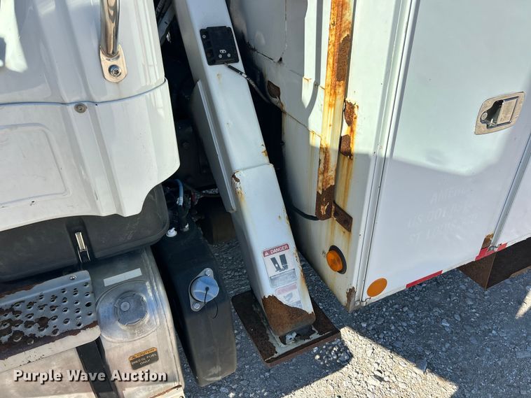 image for item ET6813 2012 Freightliner Business Class M2 bucket truck