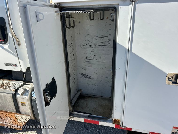 image for item ET6813 2012 Freightliner Business Class M2 bucket truck