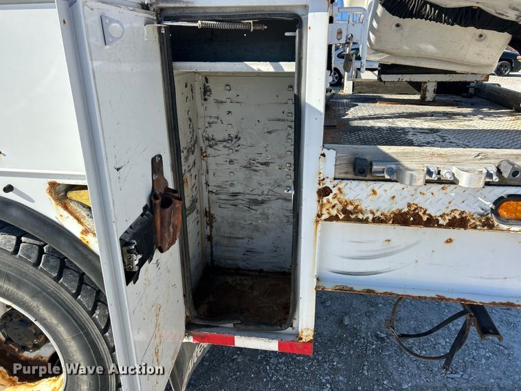 image for item ET6813 2012 Freightliner Business Class M2 bucket truck