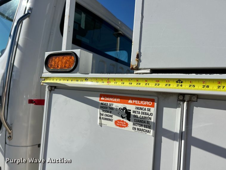 image for item ET6813 2012 Freightliner Business Class M2 bucket truck