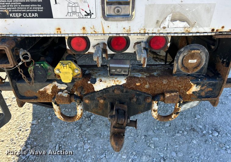 image for item ET6813 2012 Freightliner Business Class M2 bucket truck