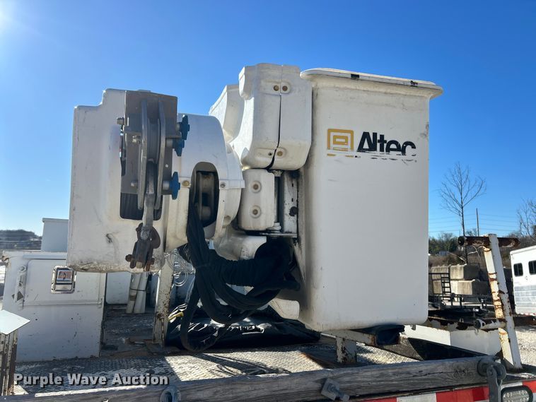 image for item ET6813 2012 Freightliner Business Class M2 bucket truck