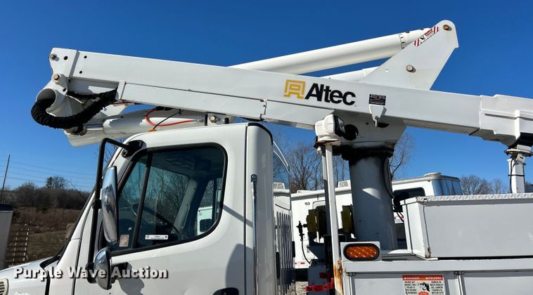 image for item ET6813 2012 Freightliner Business Class M2 bucket truck