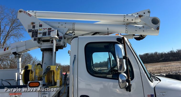 image for item ET6813 2012 Freightliner Business Class M2 bucket truck