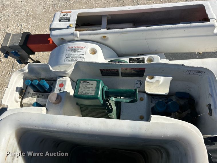 image for item ET6813 2012 Freightliner Business Class M2 bucket truck