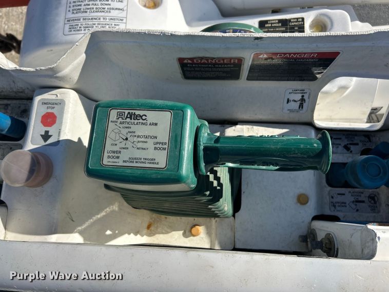 image for item ET6813 2012 Freightliner Business Class M2 bucket truck