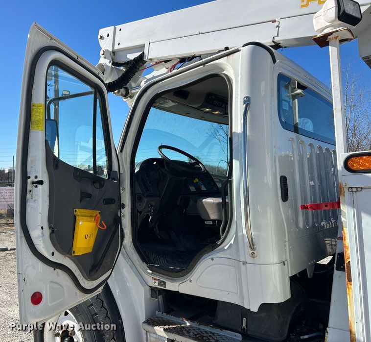image for item ET6813 2012 Freightliner Business Class M2 bucket truck