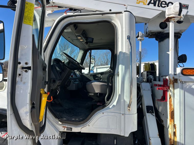 image for item ET6813 2012 Freightliner Business Class M2 bucket truck