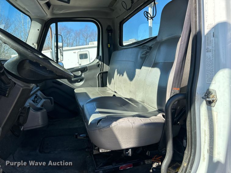 image for item ET6813 2012 Freightliner Business Class M2 bucket truck