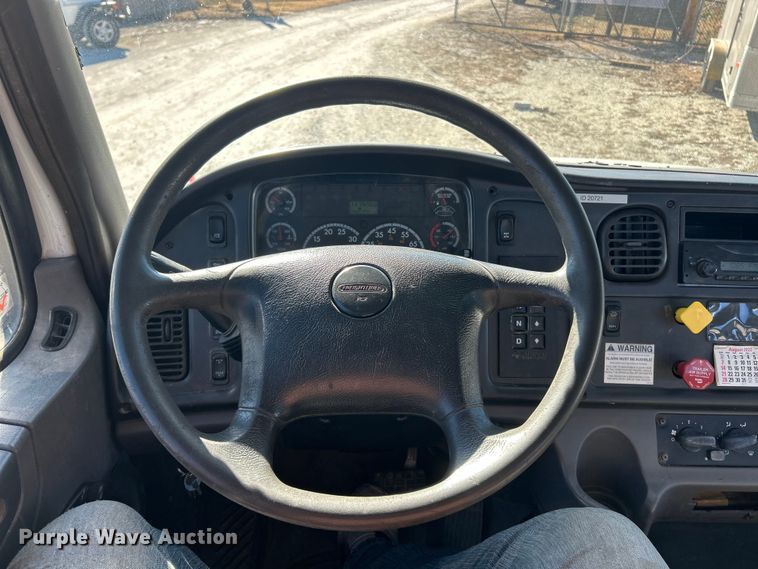 image for item ET6813 2012 Freightliner Business Class M2 bucket truck