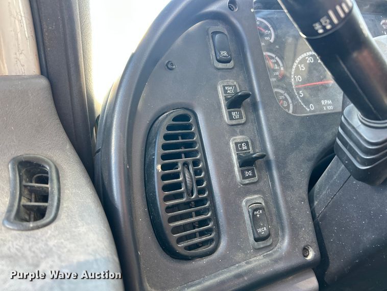 image for item ET6813 2012 Freightliner Business Class M2 bucket truck