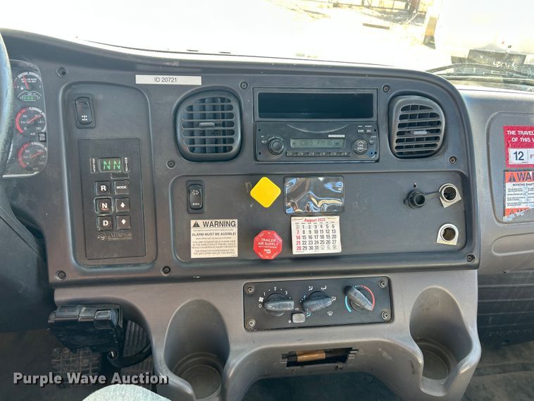 image for item ET6813 2012 Freightliner Business Class M2 bucket truck