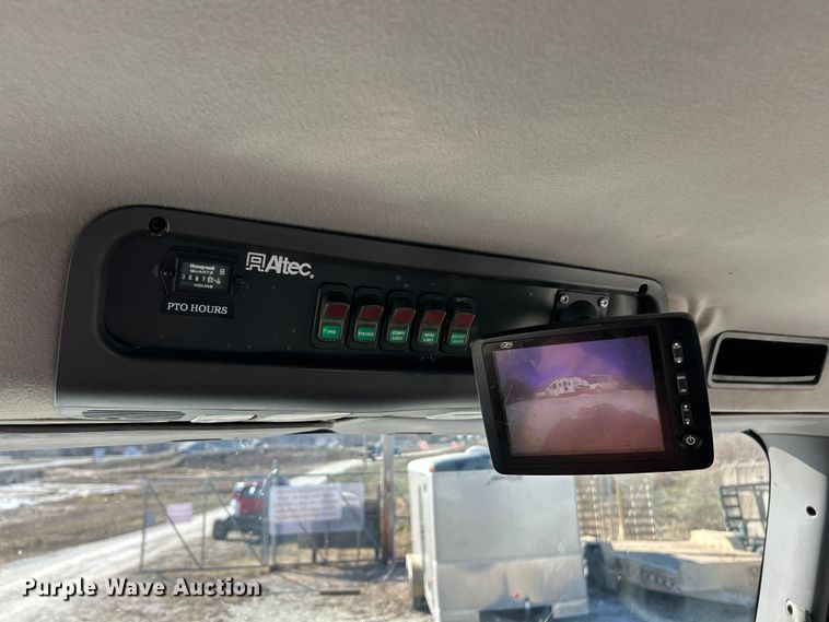 image for item ET6813 2012 Freightliner Business Class M2 bucket truck