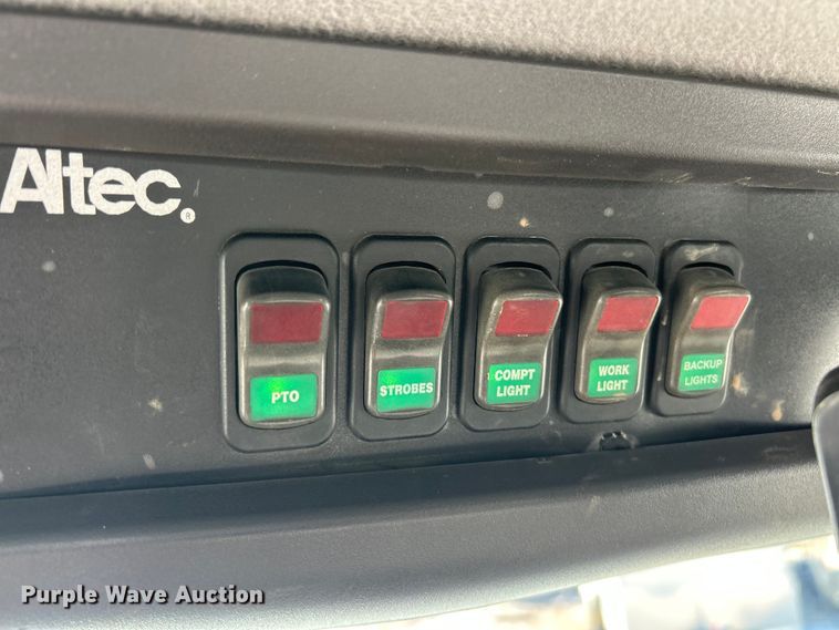 image for item ET6813 2012 Freightliner Business Class M2 bucket truck