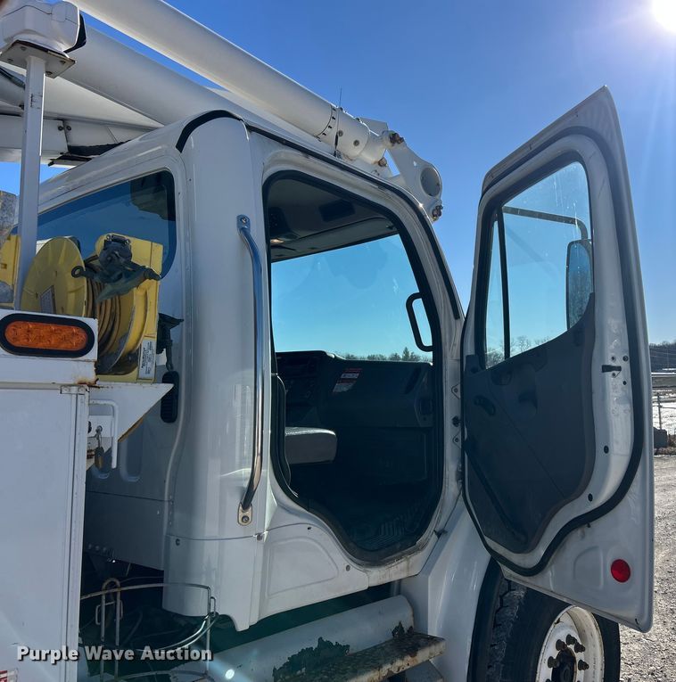 image for item ET6813 2012 Freightliner Business Class M2 bucket truck