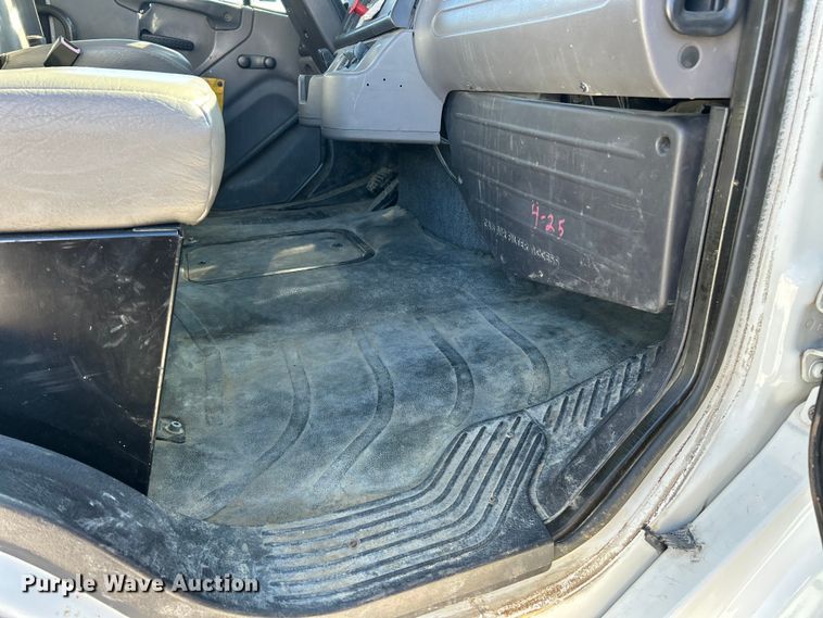 image for item ET6813 2012 Freightliner Business Class M2 bucket truck