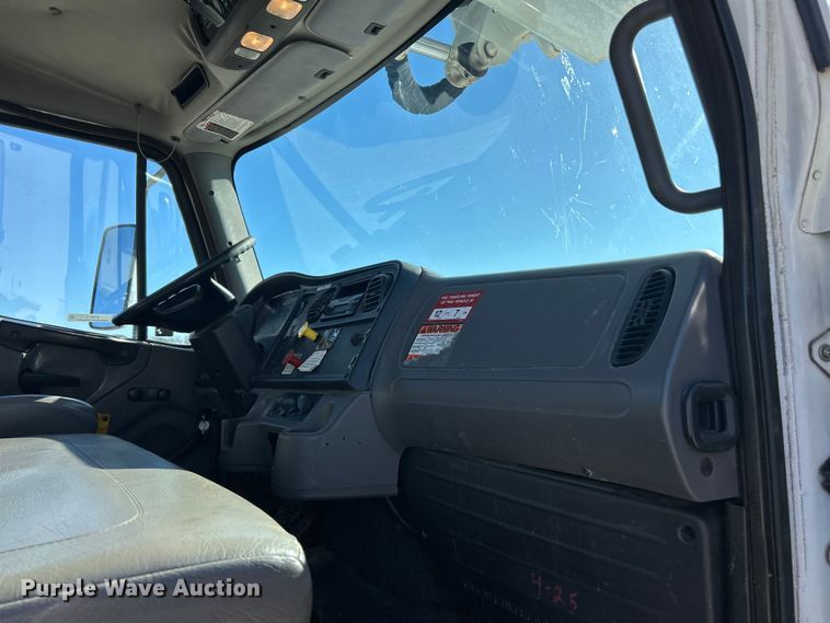 image for item ET6813 2012 Freightliner Business Class M2 bucket truck