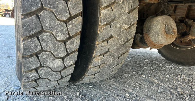 image for item ET6813 2012 Freightliner Business Class M2 bucket truck