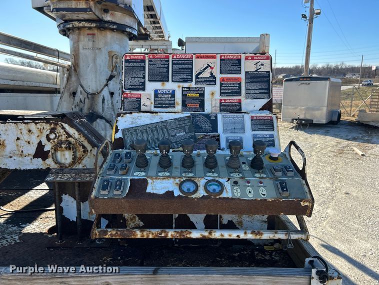 image for item ET6815 2012 Freightliner Business Class M2 digger derrick truck