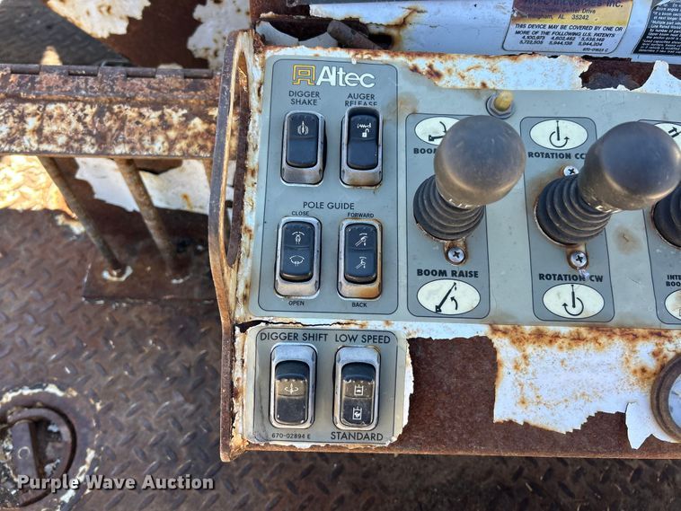 image for item ET6815 2012 Freightliner Business Class M2 digger derrick truck