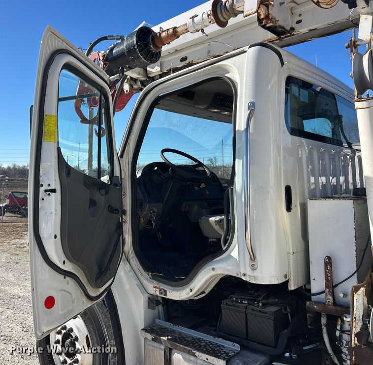 image for item ET6815 2012 Freightliner Business Class M2 digger derrick truck