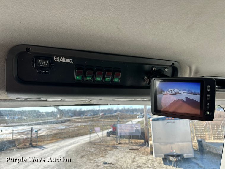 image for item ET6815 2012 Freightliner Business Class M2 digger derrick truck