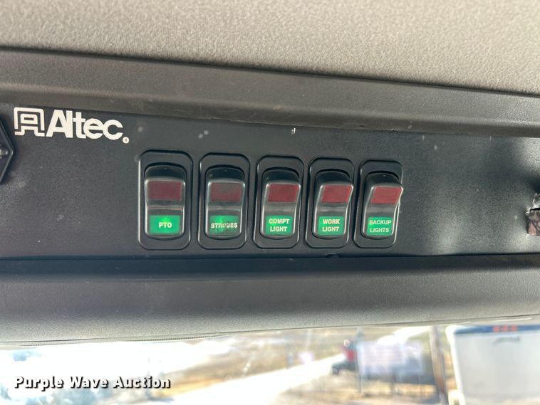 image for item ET6815 2012 Freightliner Business Class M2 digger derrick truck