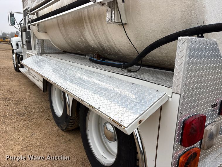 image for item ET7352 1991 Chevrolet Kodiak C6500 pumper fire truck