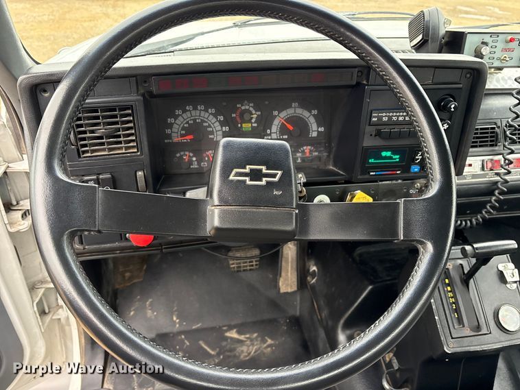 image for item ET7352 1991 Chevrolet Kodiak C6500 pumper fire truck