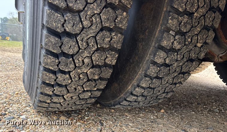 image for item ET7352 1991 Chevrolet Kodiak C6500 pumper fire truck