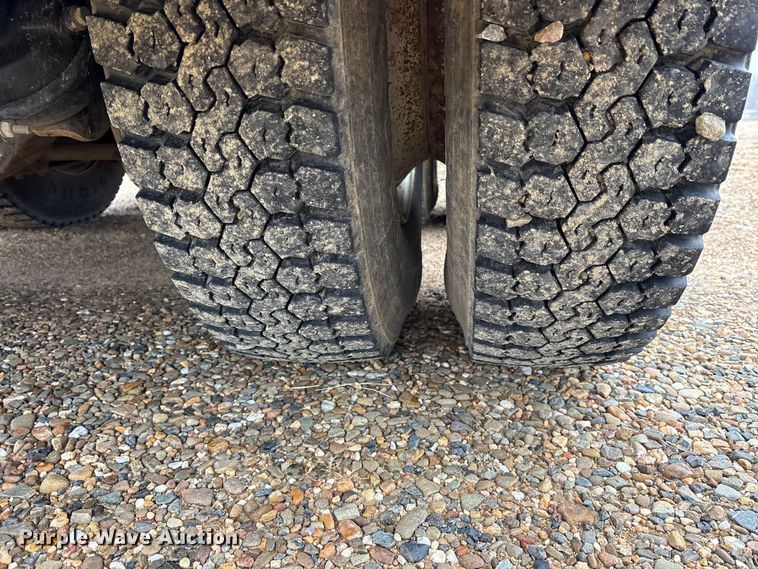 image for item ET7352 1991 Chevrolet Kodiak C6500 pumper fire truck