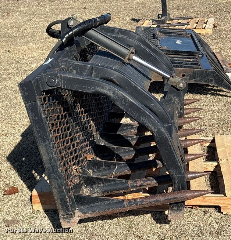 image for item ET7444 Maxim skid steer root grapple bucket