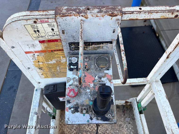 image for item ET7453 2001 JLG 2032-12 scissor lift