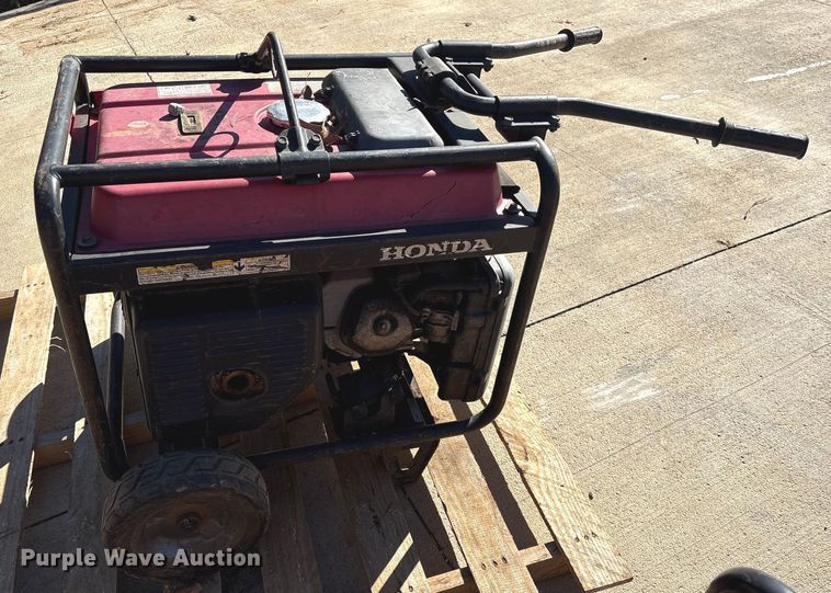 image for item EU7116 (7) Honda EB 6500X generators