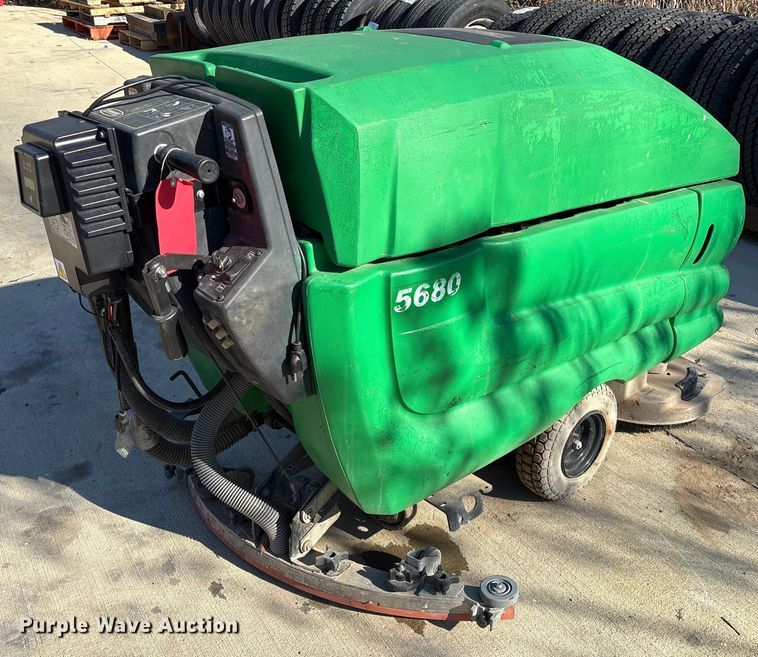 image for item EU7117 Tennant 5680 floor scrubber