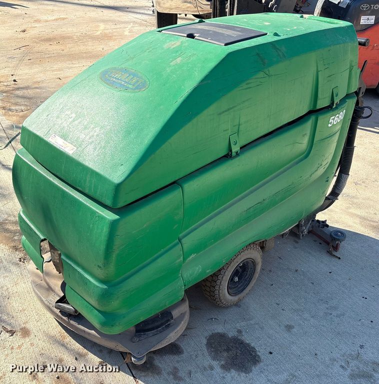 image for item EU7117 Tennant 5680 floor scrubber