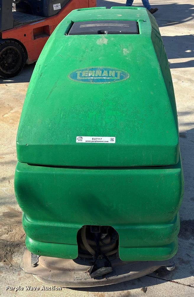 image for item EU7117 Tennant 5680 floor scrubber