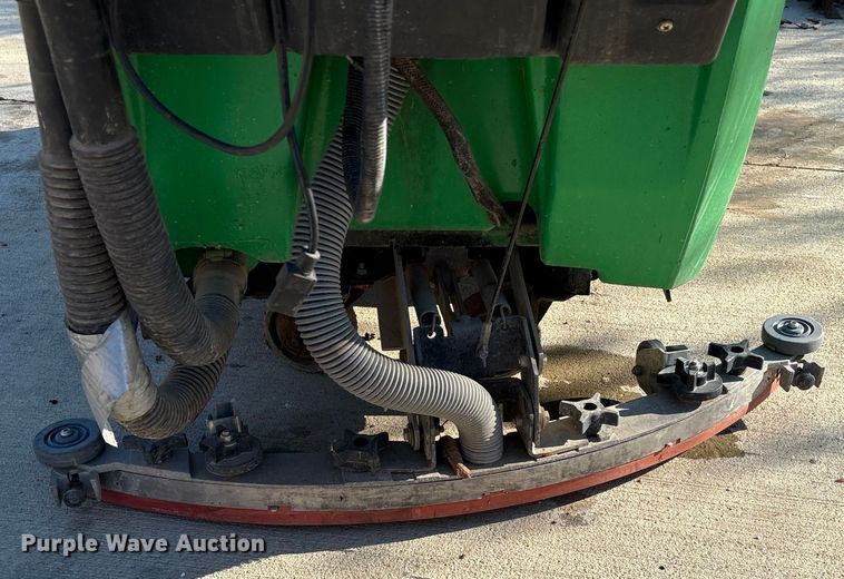 image for item EU7117 Tennant 5680 floor scrubber