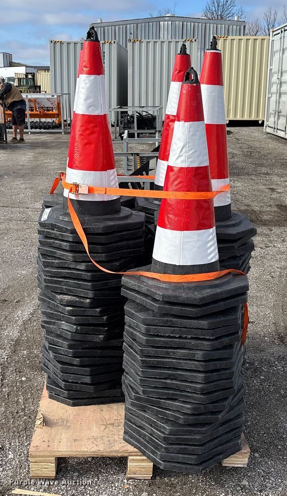 image for item EV3441 (99) traffic cones