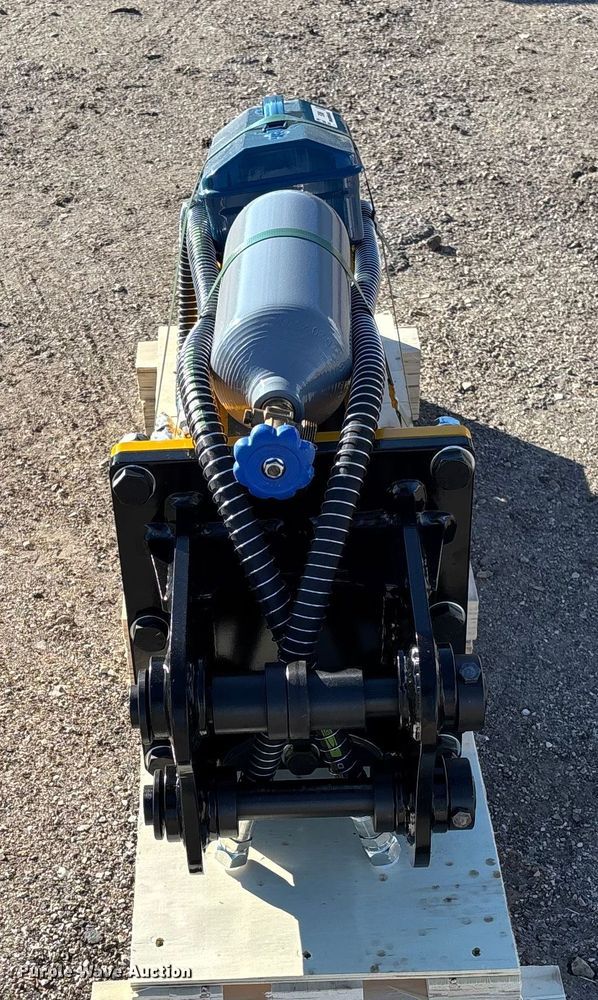 image for item EV3456 2025 PC450 breaker