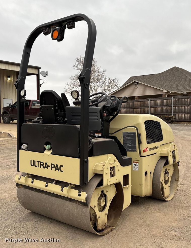 image for item EV3498 Ingersoll Rand DD-34HF double drum vibratory roller