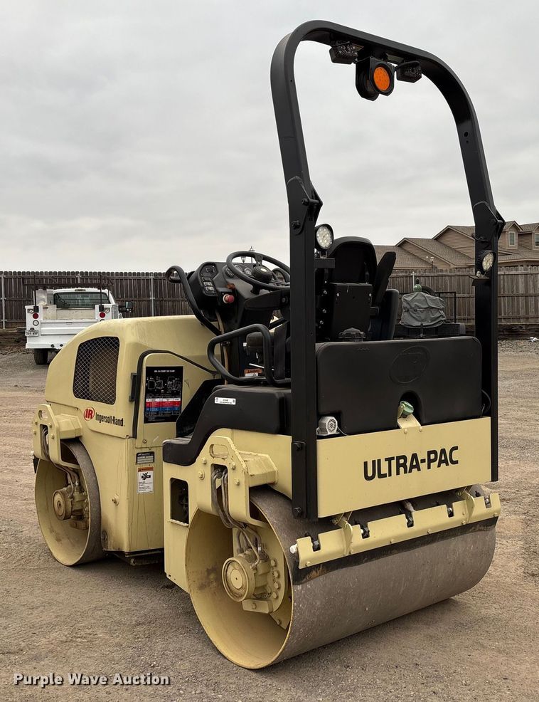 image for item EV3498 Ingersoll Rand DD-34HF double drum vibratory roller